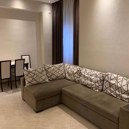 Apartment Three Bedroom In Saburtalo Tiflis Exterior foto