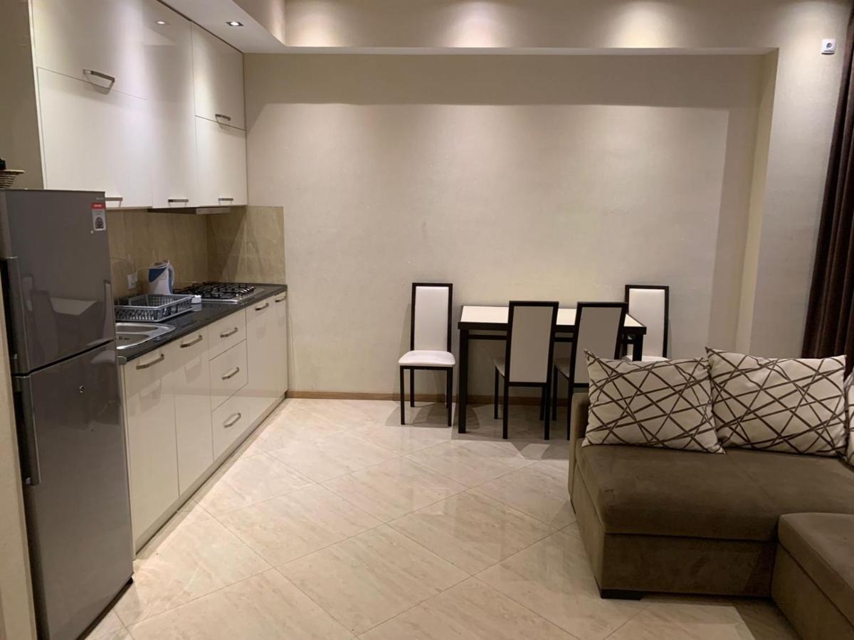 Apartment Three Bedroom In Saburtalo Tiflis Exterior foto