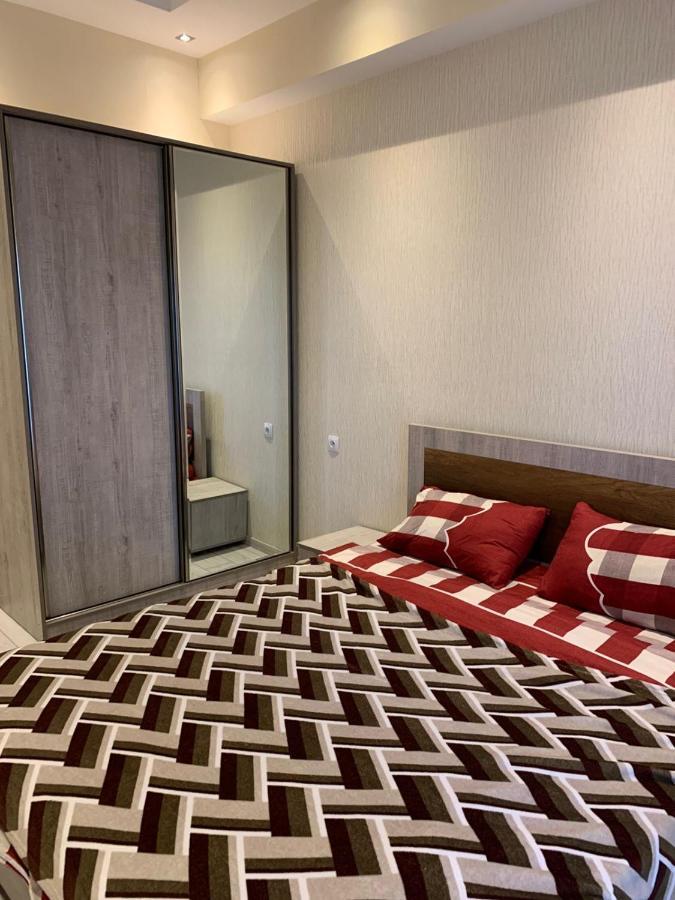 Apartment Three Bedroom In Saburtalo Tiflis Exterior foto