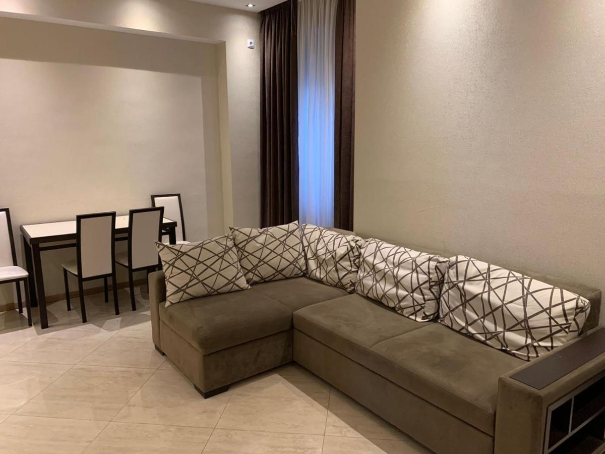 Apartment Three Bedroom In Saburtalo Tiflis Exterior foto